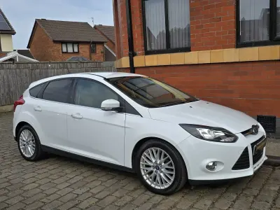 Used Ford Focus Zetec 2014 White Hatchback