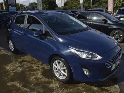 Używany Ford Fiesta Zetec 100 KM (73 kW) 2019 Niebieski Hatchback