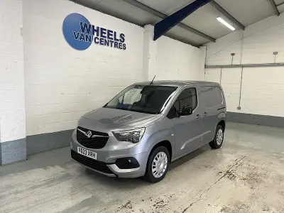 Gebraucht Vauxhall Combo S 100 PS (73 kW) 2023 Grau Van / Kleinbus