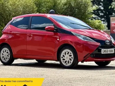 Used Toyota Aygo X-play 72 HP (52 kW) 2019 Red Hatchback