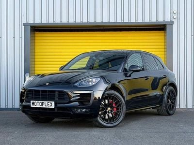 Black Used 2018 Porsche Macan SUV | £34,995 (Fair price)