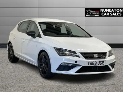 Begagnad Seat Leon Black Edition 130 HK (95 kW) 2020 Vit Halvkombi