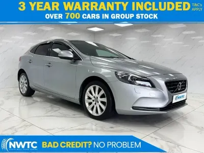 Usado Volvo V40 SE Lux 120 CV (88 kW) 2016 Plateado Utilitario