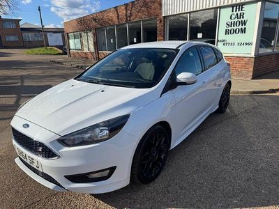 Used Ford Focus Zetec 115 HP (84 kW) 2014 White Hatchback
