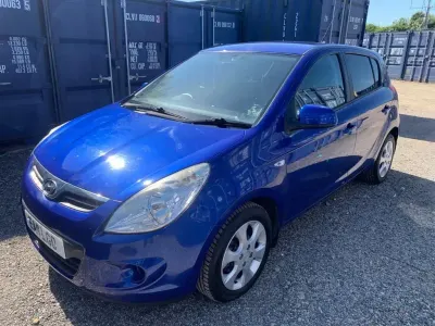 Używany Hyundai i20 Comfort 101 KM (74 kW) 2011 Niebieski Hatchback