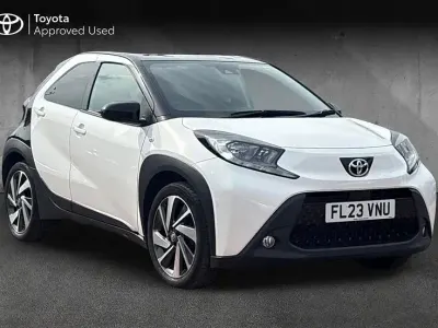 Used Toyota Aygo X 72 HP (52 kW) 2023 Pure white with black SUV