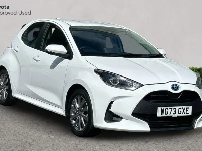 Used Toyota Yaris Hybrid 116 HP (85 kW) 2023 Pure white Hatchback
