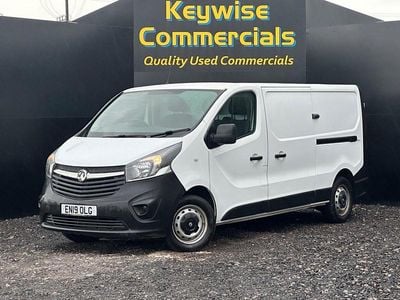 Second-hand Vauxhall Vivaro 120 CP (88 kW) 2019 Alb Monovolum
