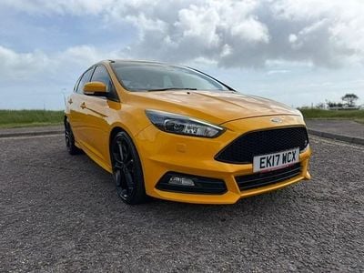 Used Ford Focus ST 185 HP (136 kW) 2017 Yellow Hatchback
