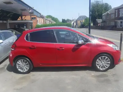 Used Peugeot 208 Allure 2017 Red Hatchback