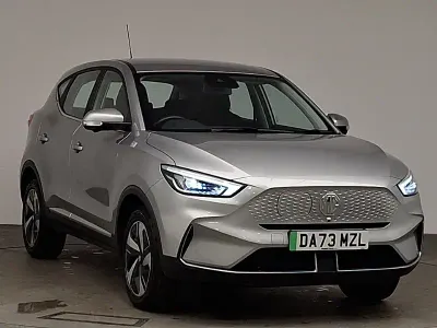 Usado MG ZS SE 114 kW (156 HP) 2023 Prateado SUV