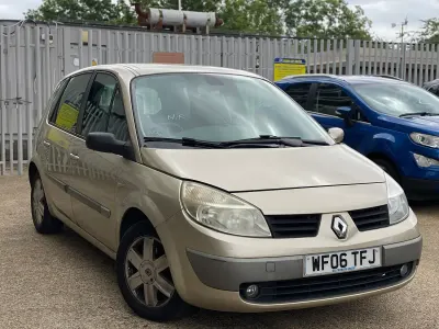 Used Renault Scénic II Dynamique 111 HP (81 kW) 2006 Gold MPV