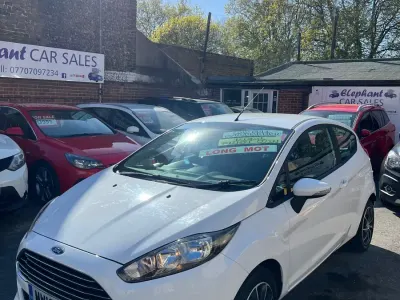 Begagnad Ford Fiesta Style 82 HK (60 kW) 2013 Vit Halvkombi