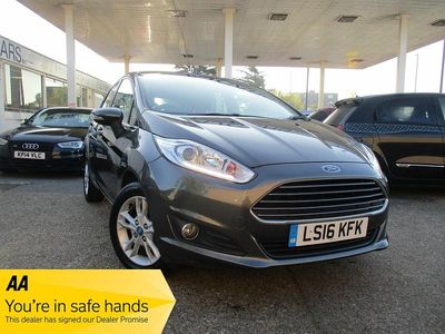 Usado Ford Fiesta Zetec 2016 Cinzento Citadino