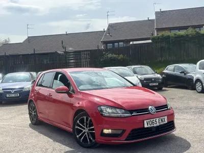 Begagnad VW Golf VII R-line 150 HK (110 kW) 2015 Röd Halvkombi