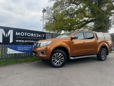 Used Nissan Navara Tekna 190 HP (139 kW) 2019 Yellow Pickup