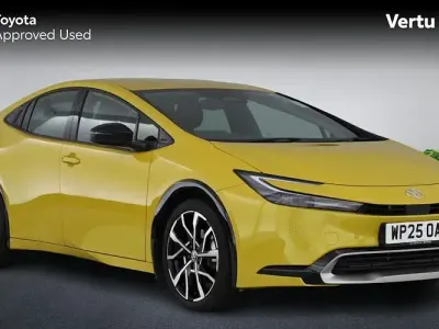 Used Toyota Prius 223 HP (164 kW) 2025 Yellow Hatchback