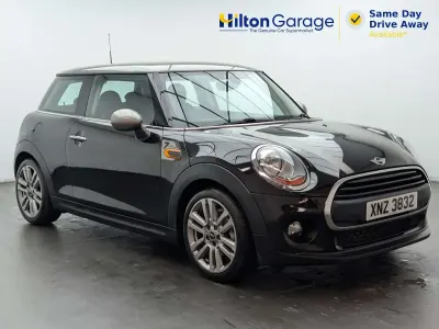 Begagnad Mini Cooper Hatch 2017 Svart Halvkombi