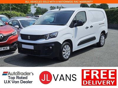 Begagnad Peugeot Partner Premium 131 HK (96 kW) 2022 Vit Minibuss