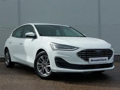 Begagnad Ford Focus Titanium 125 HK (91 kW) 2023 Vit Halvkombi