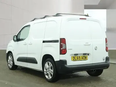 Begagnad Vauxhall Combo Edition 130 HK (95 kW) 2019 Vit Minibuss