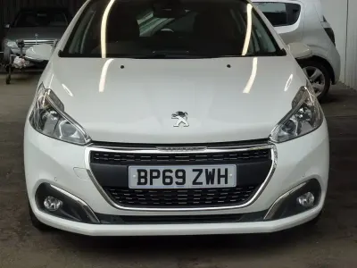 Used Peugeot 208 S 101 HP (74 kW) 2019 White Hatchback