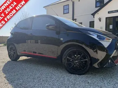 Begagnad Toyota Aygo x-press 71 HK (52 kW) 2019 Svart Halvkombi