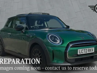 Usado Mini Cooper Classic 134 HP (98 kW) 2022 Verde Citadino