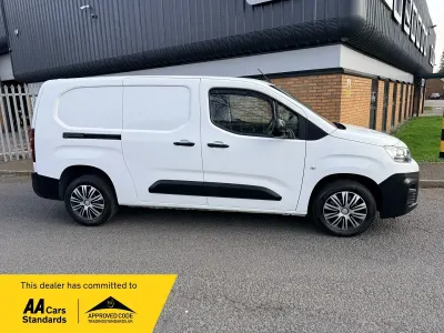 Begagnad Citroën Berlingo 100 HK (73 kW) 2022 Vit Minibuss