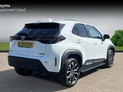 Usado Toyota Yaris Cross Design 114 HP (83 kW) 2023 Branco SUV