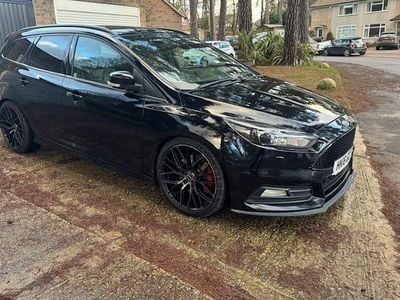 Black Used 2016 Ford Focus ST Estate | £10,995 (Fair price)