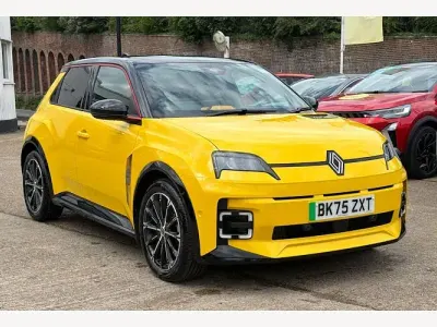 Used Renault 5 E-Tech Iconic 110 kW (150 HP) 2025 Hatchback