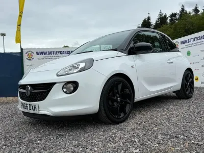 Begagnad Vauxhall Adam S 70 HK (51 kW) 2016 Vit Halvkombi