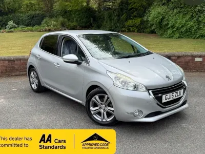 Używany Peugeot 208 Allure 82 KM (60 kW) 2015 Srebrny Hatchback