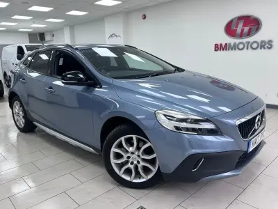 Usado Volvo V40 Pro 150 CV (110 kW) 2017 Azul Utilitario