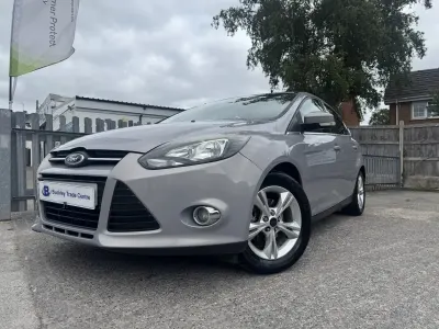 Used Ford Focus Zetec 125 HP (91 kW) 2011 Silver Hatchback