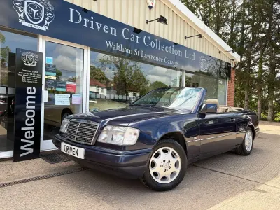 Begagnad Mercedes E220 1997 Blå Cab