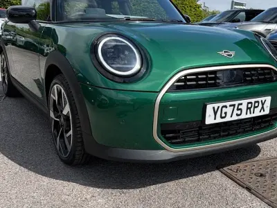 Nowe Mini Cooper Exclusive 114 kW (156 KM) 2025 Zielony Hatchback