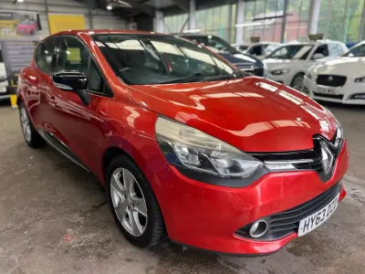 Begagnad Renault Clio IV Dynamique 75 HK (55 kW) 2013 Röd Halvkombi
