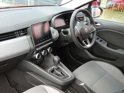 Used Renault Clio V Evolution 140 HP (102 kW) 2025 Orange Hatchback