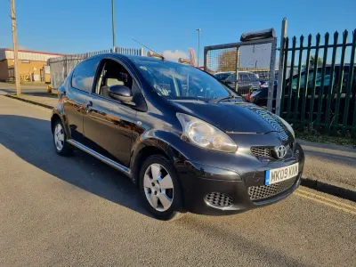 Gebraucht Toyota Aygo 67 PS (49 kW) 2009 Schwarz Kleinwagen
