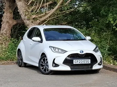 Used Toyota Yaris Design 116 HP (85 kW) 2023 White Hatchback