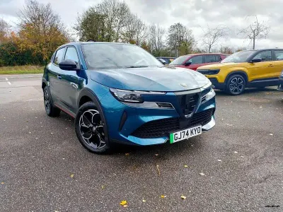 Begagnad Alfa Romeo Junior Edizione Speciale 113 kW (154 HK) 2024 Blå SUV