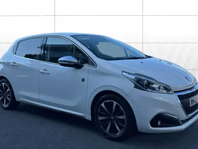 Used Peugeot 208 82 HP (60 kW) 2019 White Hatchback