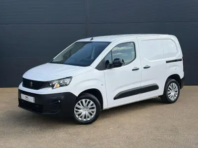 Begagnad Peugeot Partner Premium 131 HK (96 kW) 2022 Vit Minibuss