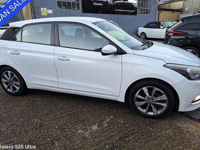 White Used 2015 Hyundai i20 SE Hatchback | £4,395 (Expensive)