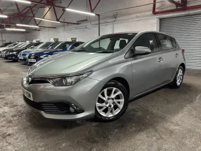Used Toyota Auris Business Edition 112 HP (82 kW) 2015 Grey Hatchback