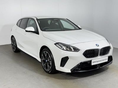 Begagnad BMW 120 M Sport 168 HK (123 kW) 2025 Vit Halvkombi