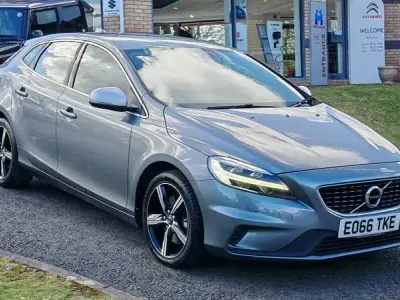 Usado Volvo V40 R-Design 120 HP (88 kW) 2016 Cinzento Citadino