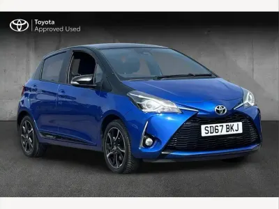 Używany Toyota Yaris 111 KM (81 kW) 2017 Niebieski Hatchback